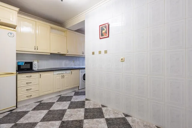 ¡Oportunidad a pasos del Paseo Marítimo de Almería! Piso de  - foto 5