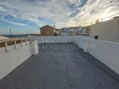 Encantadora Casa en el Corazón de Salobreña por Solo 210.000