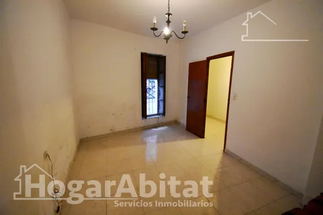 AMPLIA CASA CON TERRAZA PARA REFORMAR — 9