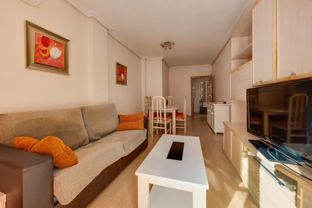️ Amplio piso de 3 dormitorios con terraza en pleno centro de Torrevieja — 6