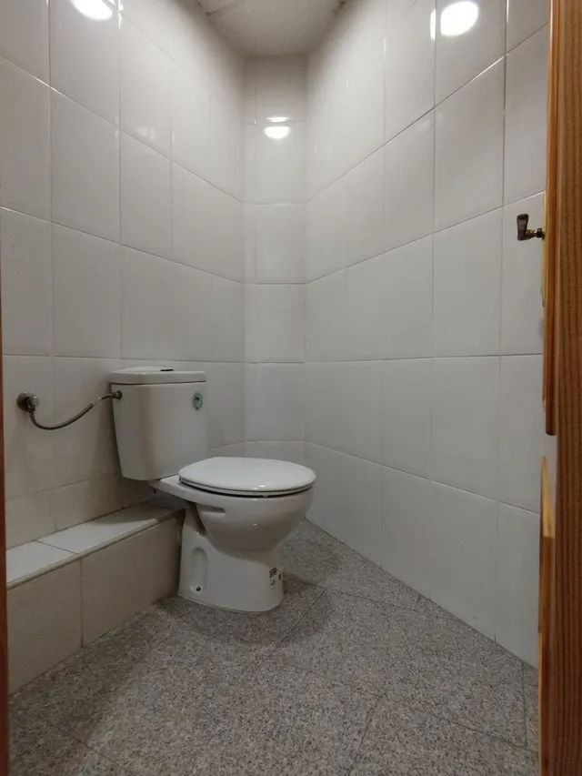 ENTRESUELO PARA OFICINAS JUNTO CENTRO COMERCIAL VEGA PLAZA — 27