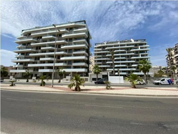 ALQUILER DE EXCELENTE VIVIENDA EN LA EXCLUSIVA ZONA DE PAU V / URBANIZACIÓN CON TODOS LOS SERVICIOS — 18