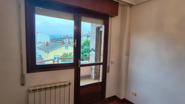 Se vende piso en Los Corrales de Buelna — 42