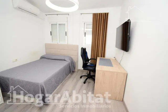 Amplitud y vistas panorámicas en este luminoso ático dúplex reformado con terraza y garaje junto a la universidad — 25