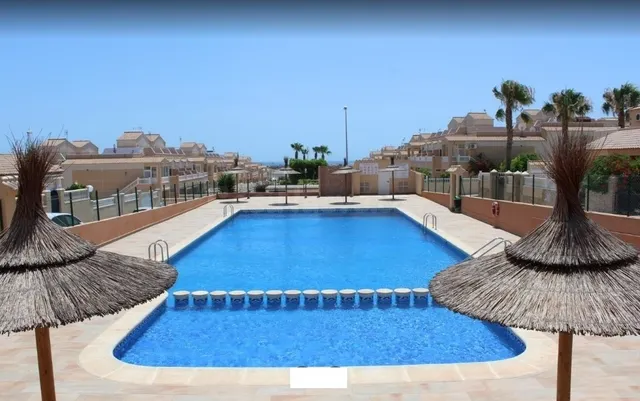 Apartamento en Alquiler en Torrevieja Alicante - foto 2