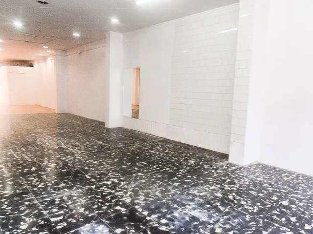 Local diáfano en venta, Sabadell, zona  Creu de Barbera — 10