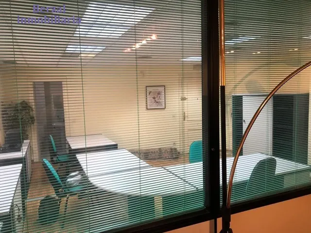 Oficina en el centro, edificio de oficinas, con trastero. MONTADA — 11