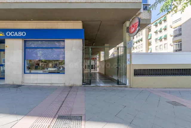 Local comercial amplio y polivalente en zona peatonal – La Chana, Granada — 2