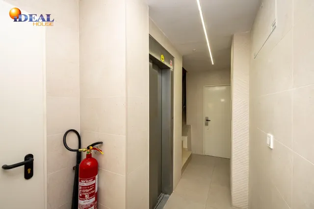 Piso y cochera en venta junto Acera de Darro. — 38