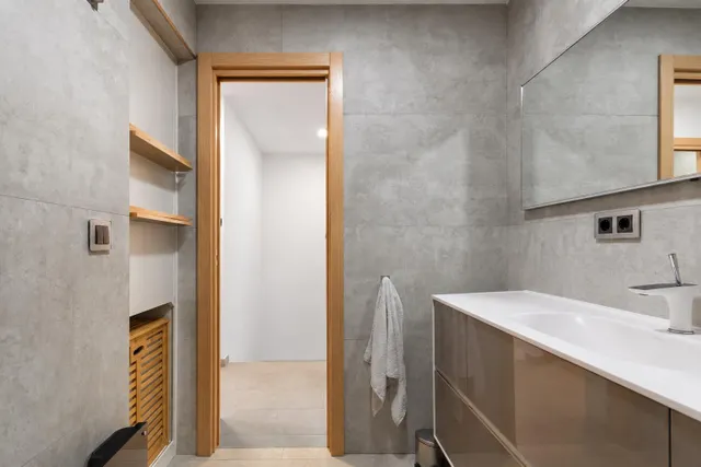 Casa adosada impecable de 4 dormitorios, placas solares y excelente ubicación en Empuriabrava. — 48