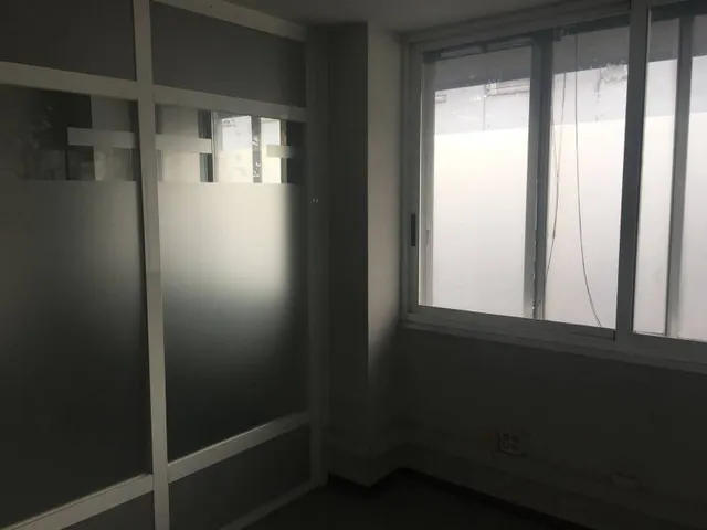 LOCAL COMERCIAL EN ENTRESUELO EN BUEN ESTADO — 11