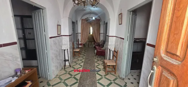 CASA CON GRAN PATIO Y COCHERA A LA VENTA - foto 5