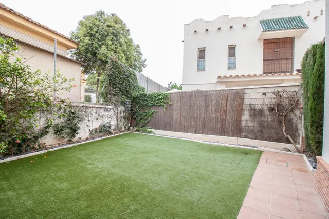 ¡Tu nuevo hogar en Bormujos! Magnífico chalet en alquiler con patio. — 8