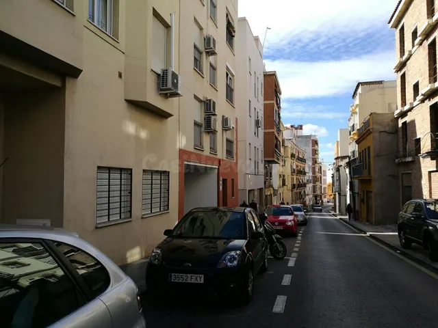 LOCAL EN CALLE CAPUCHINOS EN BRUTO APTO PARA CUALQUIER NEGOC - foto 4