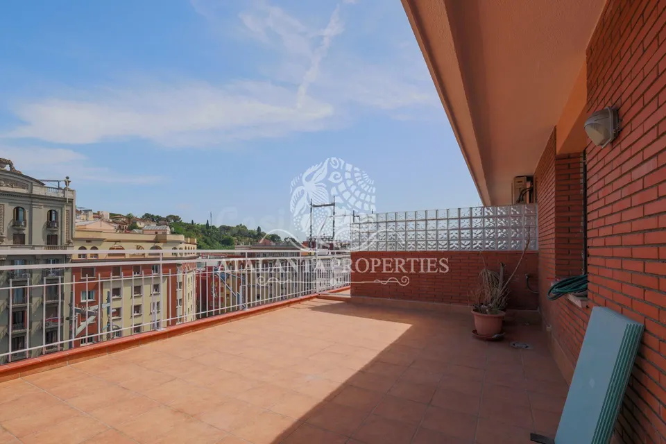 Ático con terraza, vistas despejadas y una luz especial