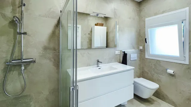 Chalet de lujo en venta en Benidorm: 6 dormitorios y 4 baños dividido en 2 casas independientes — 26