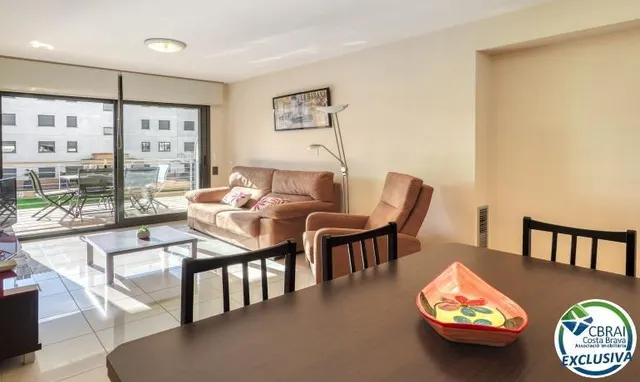 Apartamento de alto standing en Roses a 50 m del mar — 10
