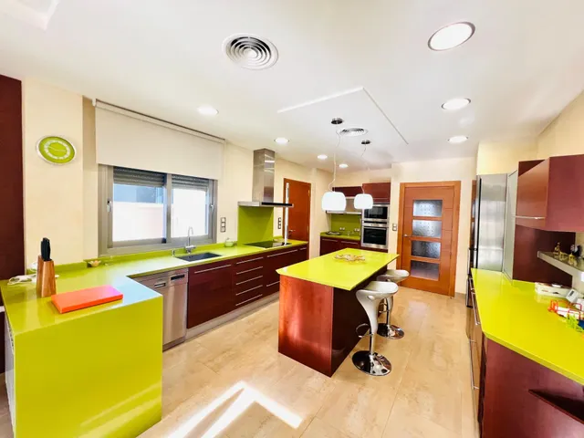 Chalet urbano con piscina en Elche, zona Torreta-Portalada. — 8