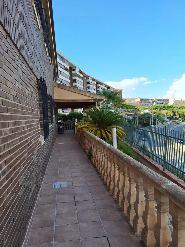 Imponente Chalet en Garbinet, Alicante - Oportunidad Única — 9