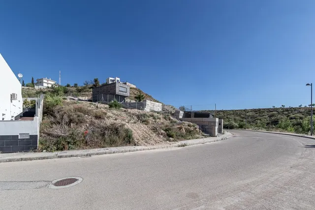 SOLAR URBANO EN ALTOS DE LA ZUBIA CON MAGNÍFICAS VISTAS — 4