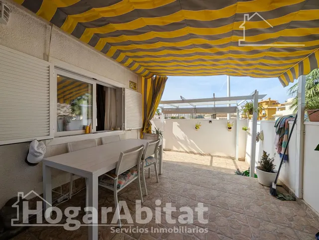 ¡Cerca del mar! Precioso Adosado reformado en residencial, con solarium, piscina comunitaria y garaje — 11