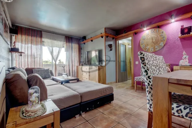 VIVIENDA EN FINCA SEMINUEVA CON PISCINA. AMPLIO BALCÓN Y VISTAS DESPEJADAS. — 13
