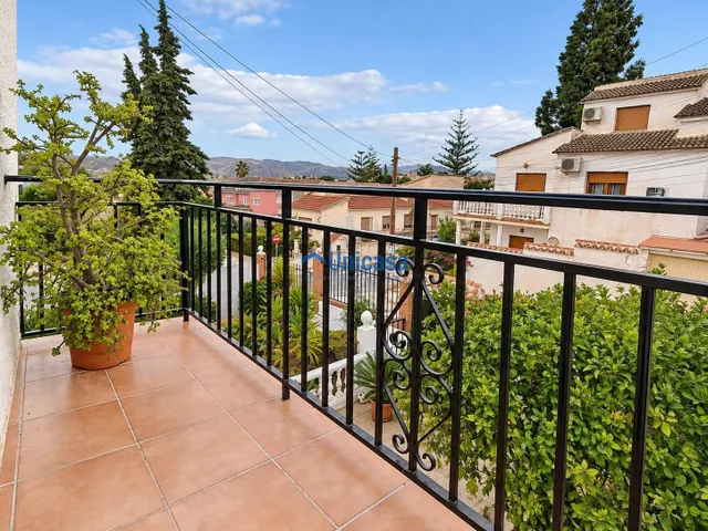 CHALET INDEPENDIENTE · 2 VIVIENDAS · PARCELA DE 422 M2 — 45