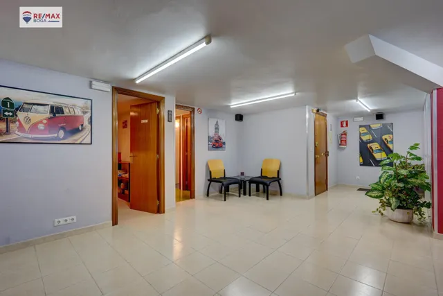 DOS LOCALES CONTIGUOS — 14