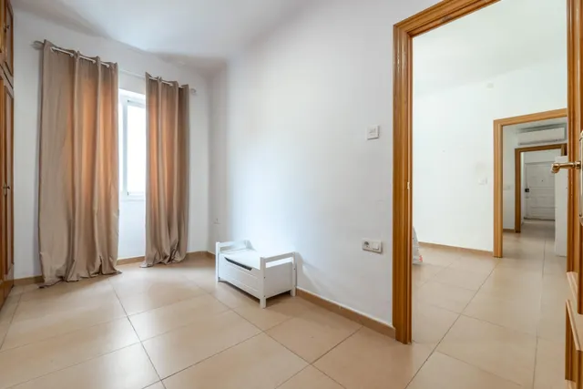 Piso de 87 m2 con 3 dormitorios en Pedro Antonio de Alarcón 27, junto a Recogidas — 37