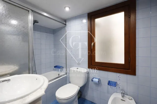 Vivienda acogedora con balcón y vistas despejadas — 25