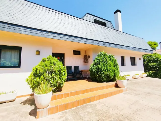 Espectacular Chalet en Montehermoso - Espacios Amplios y Comodidad — 4