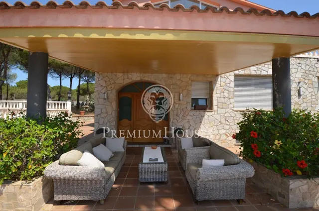 Casa en venta con gran parcela frente al mar en Canet de Mar — 6