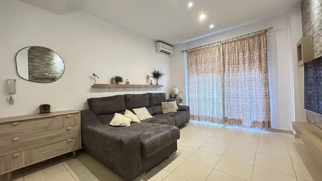 Fantástico adosado con garaje privado y patio en Carcaixent! — 2