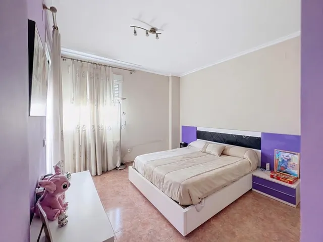 Casa independiente de 275 m2 con piscina, jacuzzi y terrazas en San Antonio de Benagéber — 10