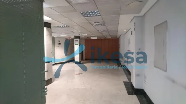 Venta de Local Comercial en Valdepeñas de Jaén. - foto 4
