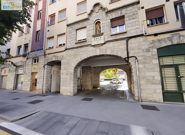 ¿PAGAR ALQUILER O INVERTIR? PISO JUNTO A LAS UNIVERSIDADES--67m2-Amplia Cocina-Salón-2hab-Baño con ducha — 36