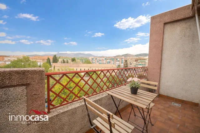 Se Vende amplio piso en  zona Villarejo, con Terraza y Vistas Despejadas — 21