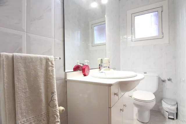 Casa a tres vientos con 4 habitaciones, amplio garaje y patio privado en el barrio de sant bernat — 23