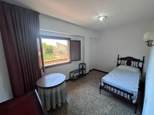 Amplio piso de 3 habitaciones, techo libre y dos balcones en Pòrtol — 7