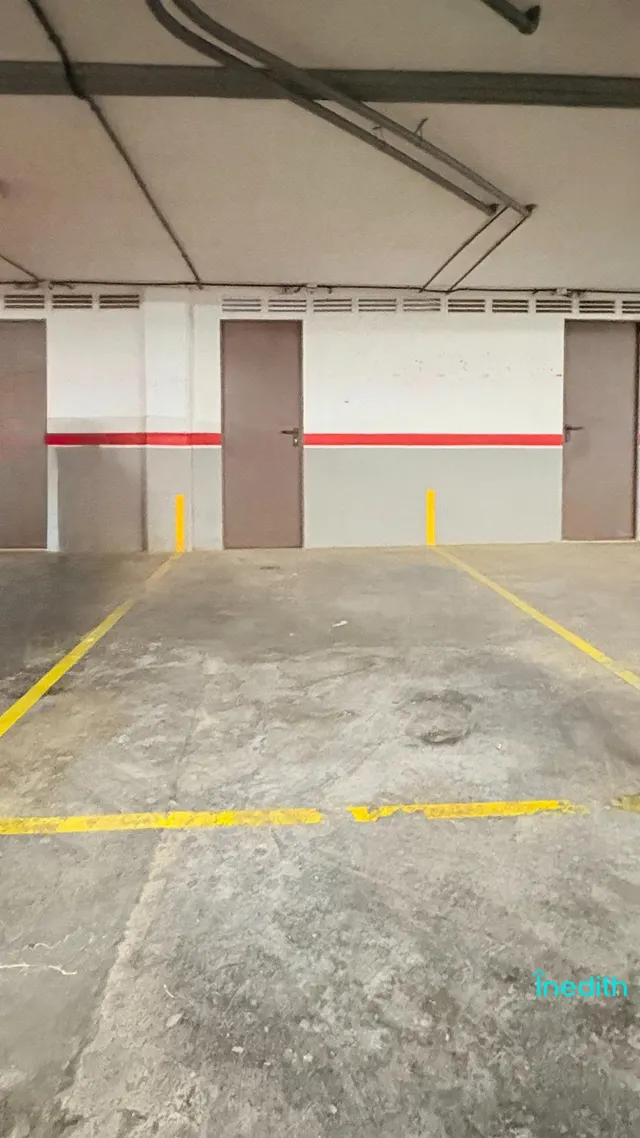 A 50 metros de la playa, Piso impecable con terraza, vistas , parking, trastero y piscina — 47