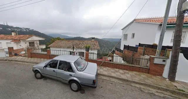 Se vende casa OKUPADA independiente en Calle Lloret 138 de P - foto 2