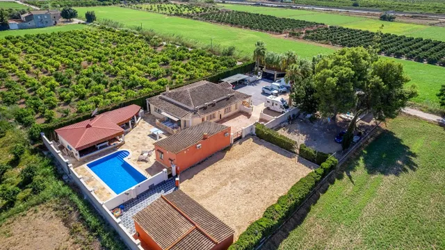 Finca Exclusiva con Piscina, Apartamento Independiente y Est - foto 2