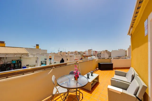 ÁTICO CON TERRAZA DE 32 M2 Y PLAZA DE GARAJE - foto 2