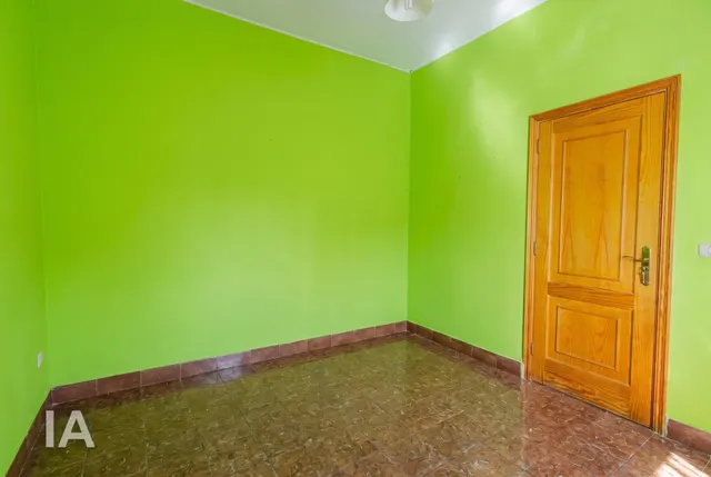 CASA UNIFAMILIAR CON TERRENO URBANO Y GRANDES POSIBILIDADES EN OFRA — 14