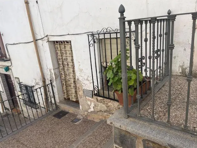 SE VENDE casa adosada OKUPA en C SAN ANTON 15 de Cuevas Baj - foto 2