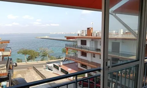 INCREIBLE ATICO CON VISTA MAR Y DELANTE PLAYA SEGOND MOLL EN ROSES