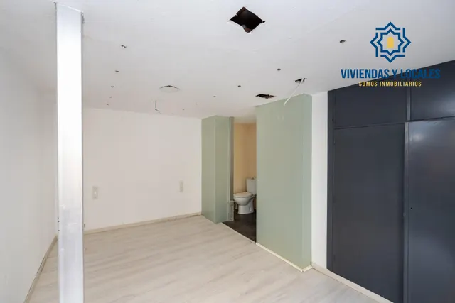 ATENCIÓN INVERSORES. Edificio comercial en pleno centro de Granada, entre Puentezuelas y Alhóndiga — 31