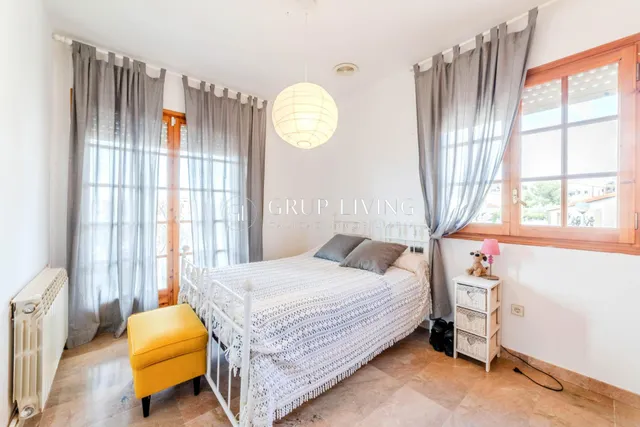 ELEGANTE CASA ESQUINERA DE ESTILO INGLÉS CON VISTAS AL MAR — 18