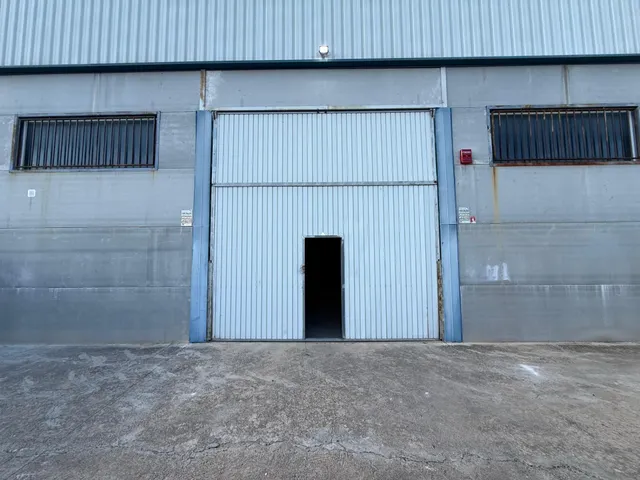 Nave Industrial en Alquiler de 330 m2 + 210 m2 de Patio | 540 m2 de Parcela — 27