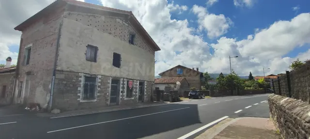 CONJUNTO DE EDIFICACIONES EN VILLANUEVA DE LA PEÑA.- - foto 2